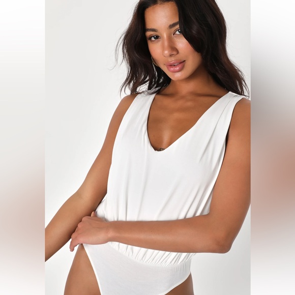 Lulus Women's Ivory V-Neck Sleeveless Bodysuit Business Casual size M  NWT - Picture 5 of 7